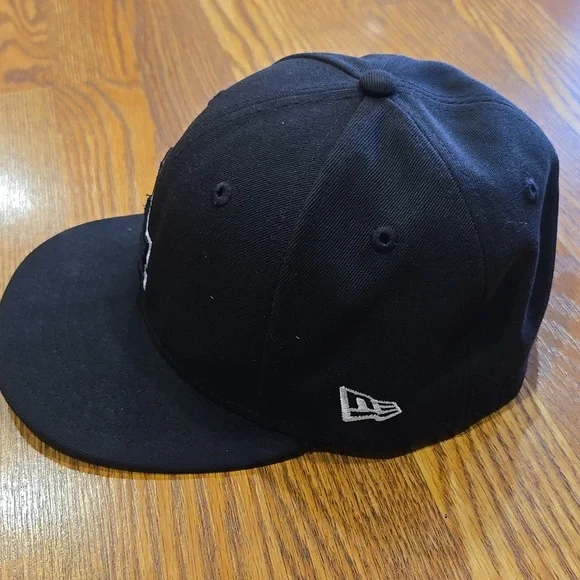 Black Baseball Cap LA - Picture 2 of 10